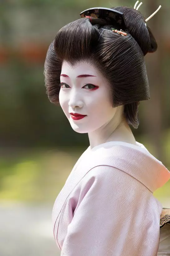 Make-up v štýle japonskej Geisha (54 fotografií): Ako urobiť jednoduchú Meycap doma? Čo na to bude potrebné? Krásne príklady 4202_7