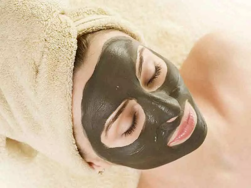 Kleurloze henna voor het gezicht: White Hu Nu gebruiken voor huidhuid en welk effect erop? Helpt ze met acne en rimpel? 4208_4