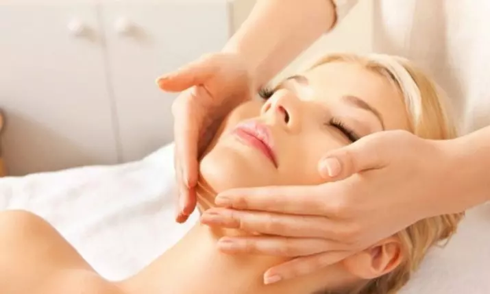 Masaža obraza doma: Kako narediti vlečno masažo sami doma po 50-55 letih, tehniko in vse pododdelke postopka 4210_21