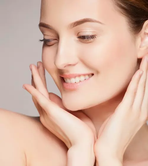 Spirulina v kosmetologii: Jak používají Spirulina pro kůži obličeje z akné a vrásek? Užitečné vlastnosti řas a recenzí kosmetologů 4212_14
