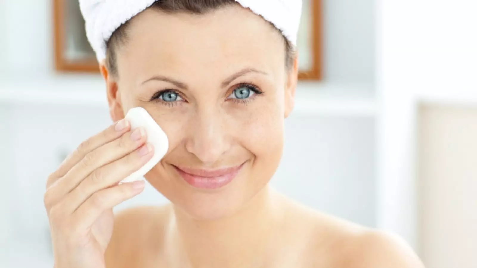 Coidado cara a cara: despois de 40-45 anos, asesoramento cosmético, procedementos cosméticos e medios para o rexuvenecemento da pel na casa 4237_10