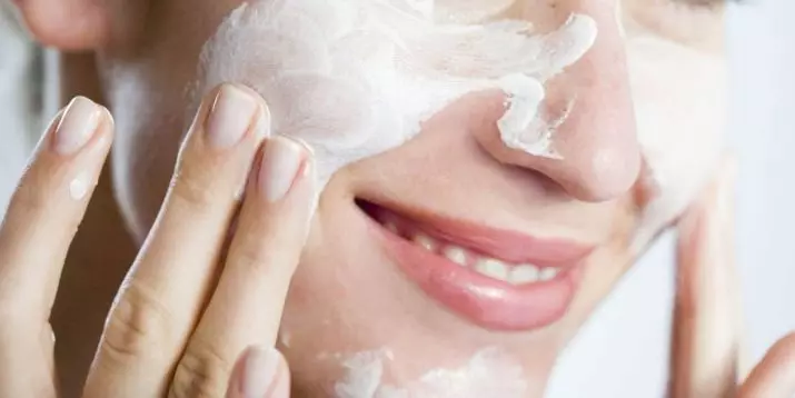 Coidado cara a cara: despois de 40-45 anos, asesoramento cosmético, procedementos cosméticos e medios para o rexuvenecemento da pel na casa 4237_22