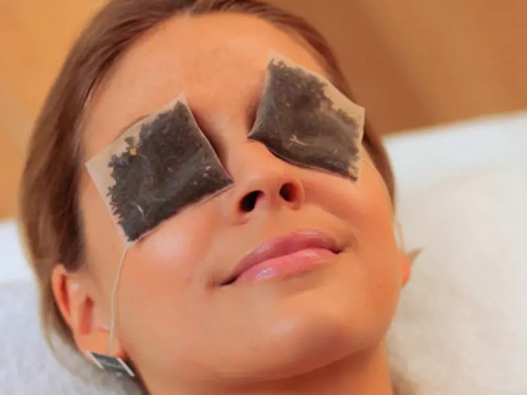 Îngrijirea feței (59 de fotografii): Cum să vă îngrijiți pielea în jurul ochilor acasă, recenzii 4239_44