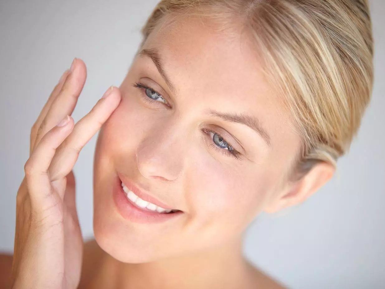 Îngrijirea feței (59 de fotografii): Cum să vă îngrijiți pielea în jurul ochilor acasă, recenzii 4239_5