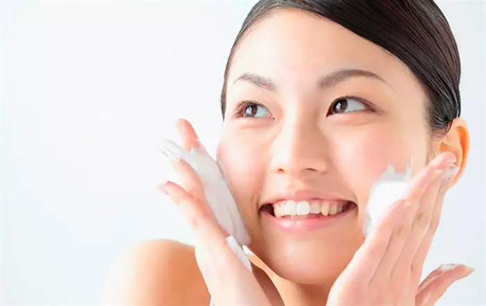 Ang Korean Face Skin Care: Mga lakang sa usa ka sistema sa 10-Speed ​​Procedure, kung giunsa ang paghimo sa usa ka phased, 10-lakang nga pamaagi 4249_19