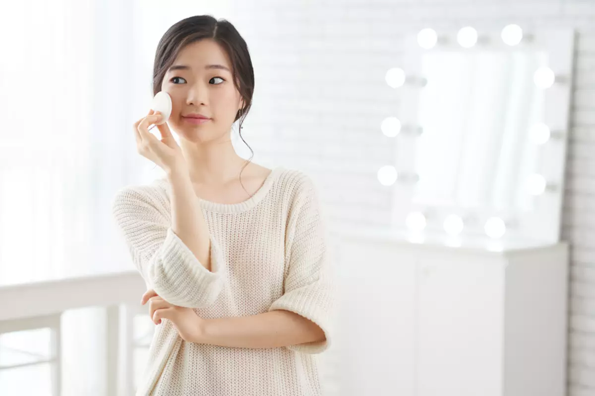 Ang Korean Face Skin Care: Mga lakang sa usa ka sistema sa 10-Speed ​​Procedure, kung giunsa ang paghimo sa usa ka phased, 10-lakang nga pamaagi 4249_2