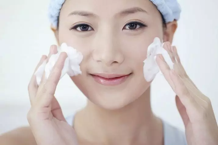 Ang Korean Face Skin Care: Mga lakang sa usa ka sistema sa 10-Speed ​​Procedure, kung giunsa ang paghimo sa usa ka phased, 10-lakang nga pamaagi 4249_5