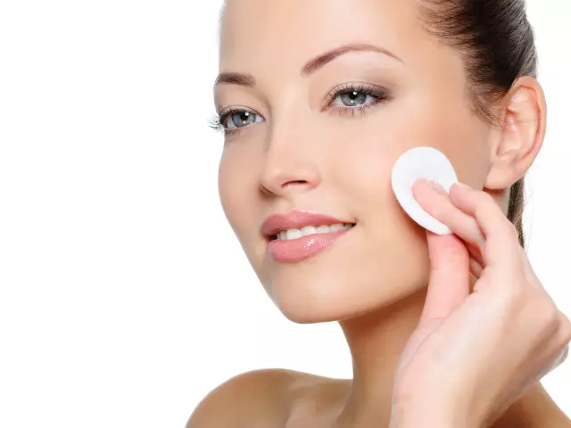 Cuidado facial en casa después de 50 años: consejos de cosmetóloga, procedimientos cosméticos por la noche para el rejuvenecimiento 4252_16