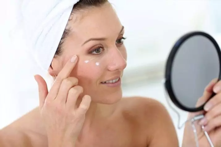 Cuidado facial em casa após 50 anos: conselho de cosmetologista, procedimentos cosméticos à noite para rejuvenescimento 4252_17