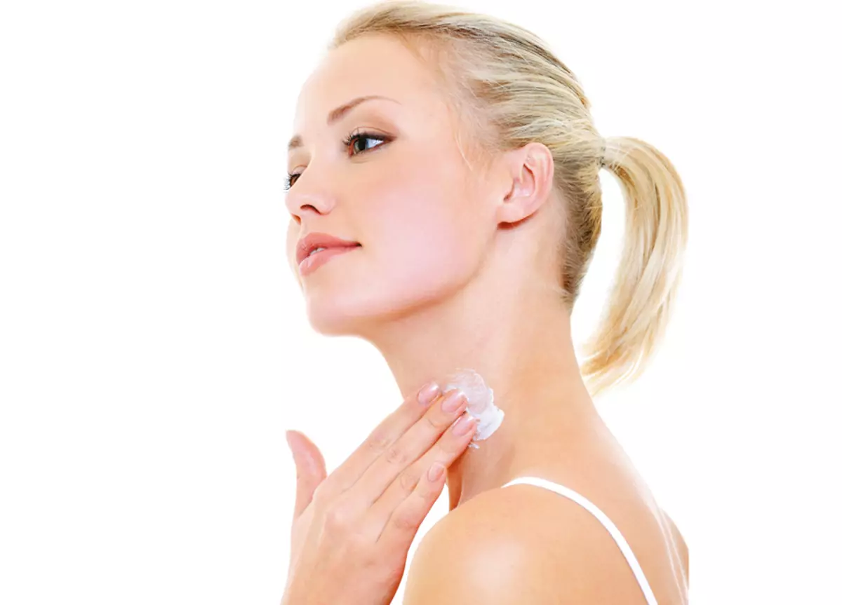 Rejuvenescimento do pescoço: Como rejuvenescer o decote da zona, cuidados com a pele após 40 e 50 anos em casa 4254_5