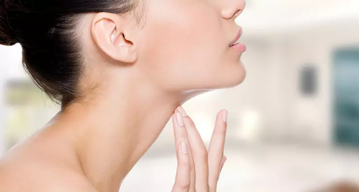 Rejuvenarea gâtului: Cum să întineriți gâtul zonei, îngrijirea pielii după 40 și 50 de ani la domiciliu 4254_7