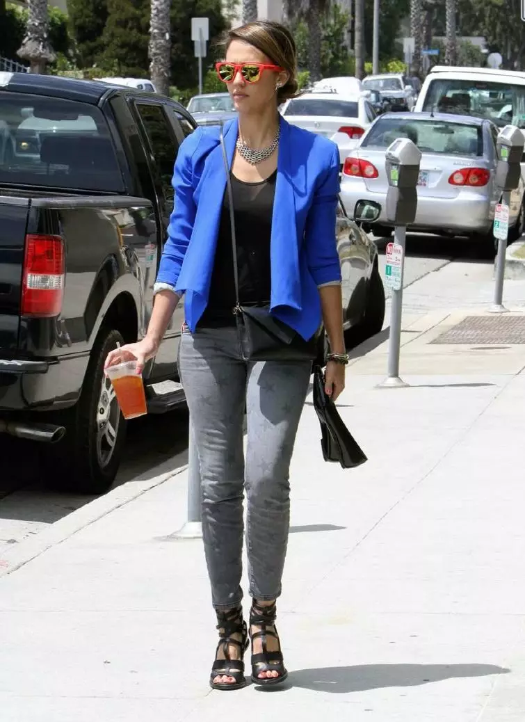 ブルージャケット（50枚の写真）：女性のモデル、身に着けている、ダークブルーのジャケット 426_28