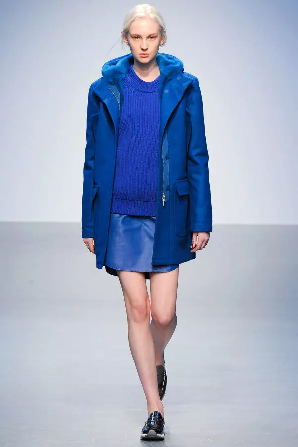 ブルージャケット（50枚の写真）：女性のモデル、身に着けている、ダークブルーのジャケット 426_35