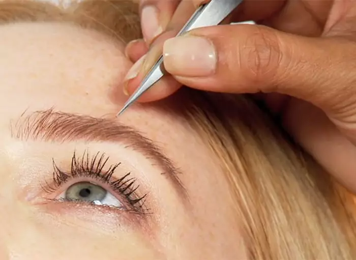 Eyebrow Extensioun (33 Fotoen): Wéi och doheem ze erhéijen a wéi vill ofgehale gëtt, Bewäertungen 4287_7