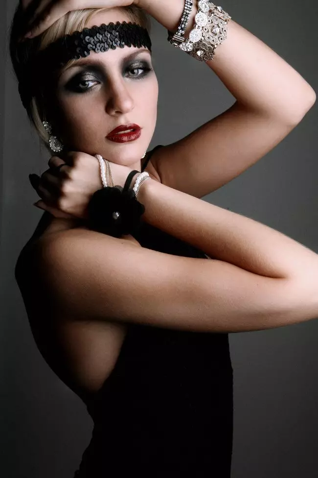 Maquillage Gatsby (53 photos): Pour brunettes, blondes et les filles rouges, étape par étape maquillage pour une fête 4312_22
