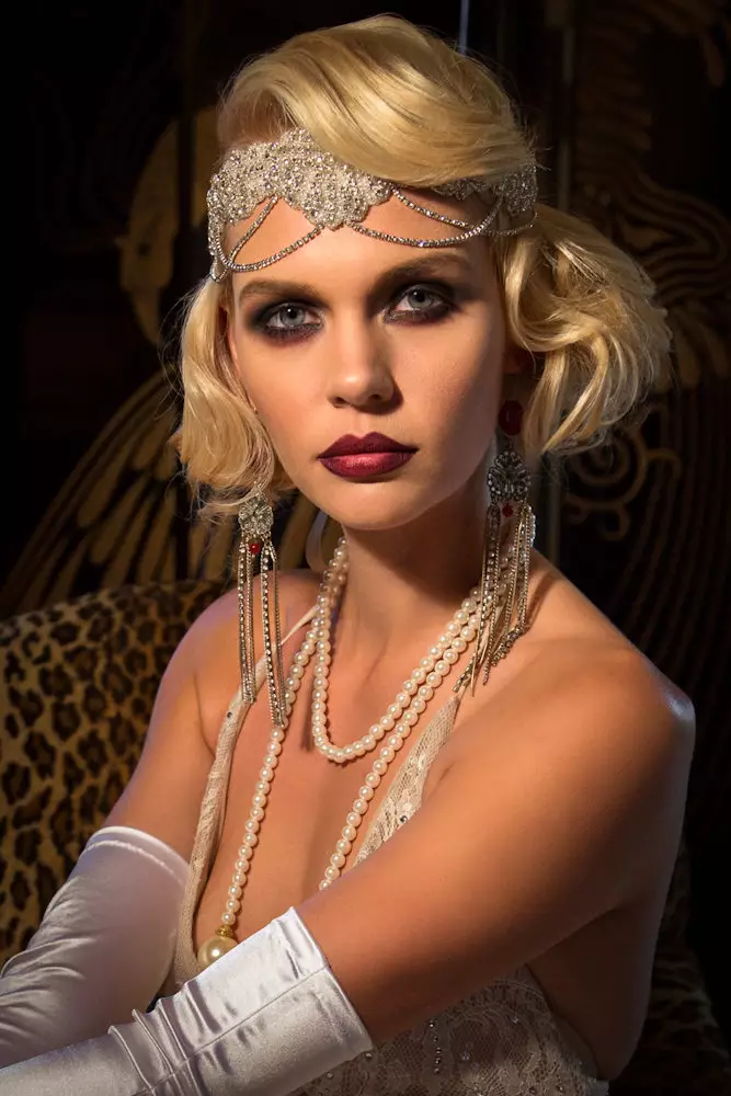 Gatsby Makeup (53 myndir): Fyrir brunettes, blondes og rauð stelpur, skref fyrir skref fyrir aðila 4312_25
