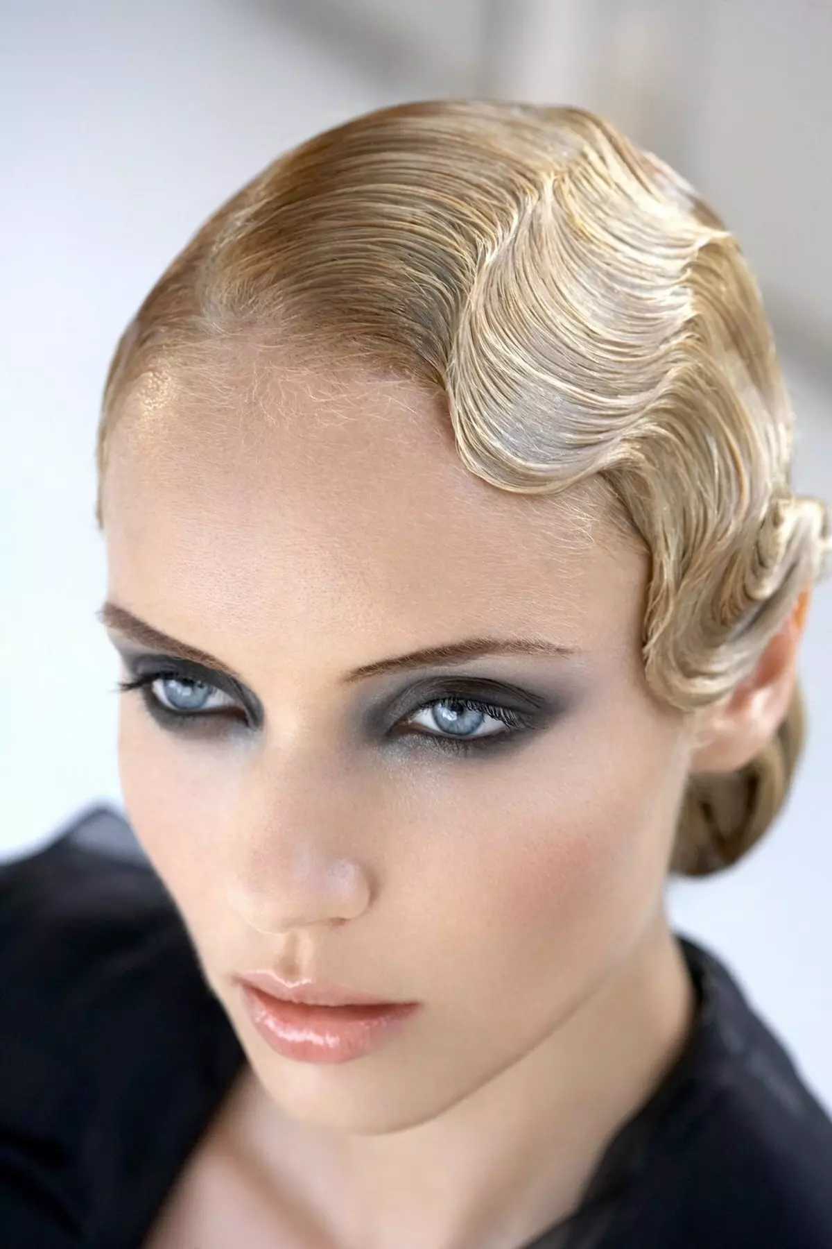 Gatsby Makeup (53 myndir): Fyrir brunettes, blondes og rauð stelpur, skref fyrir skref fyrir aðila 4312_40