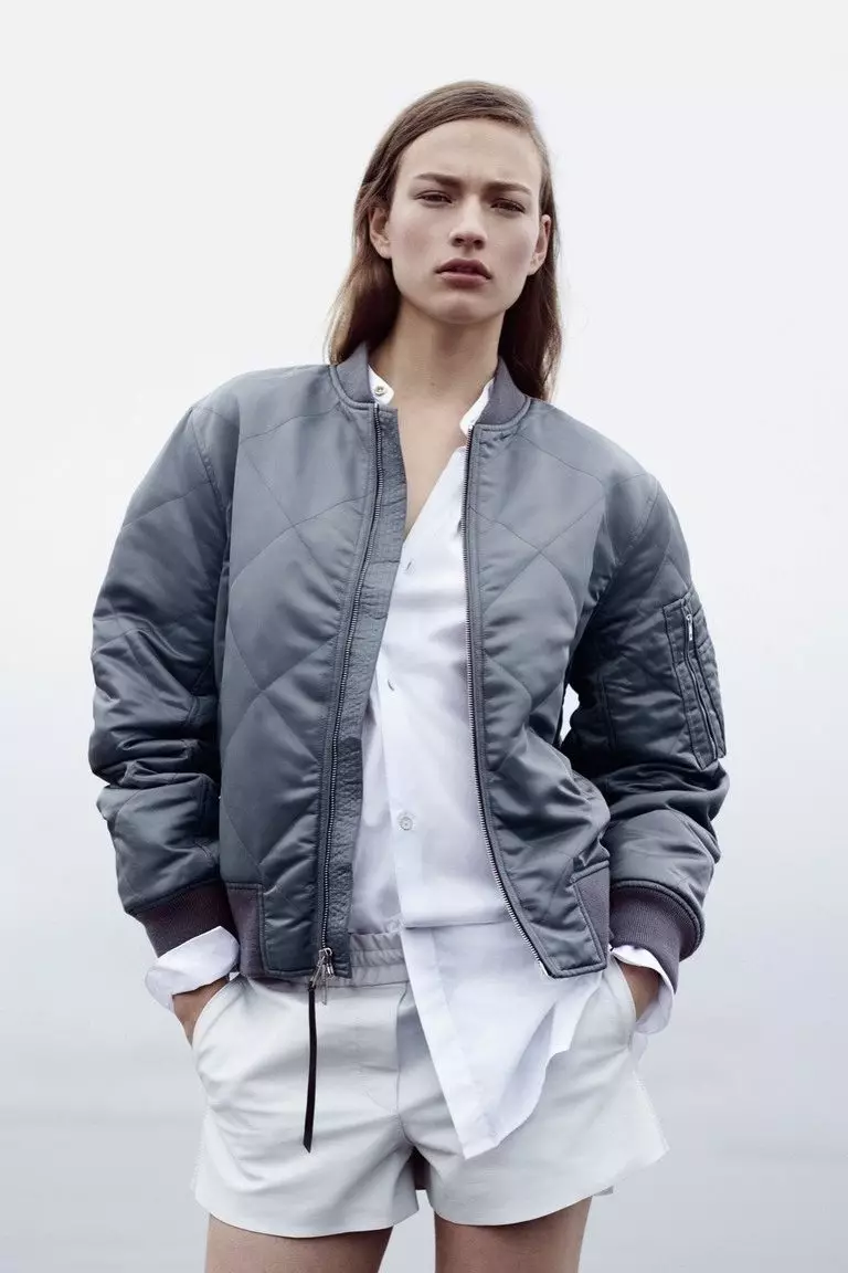 Ang mga Fashionable Jackets 2021 (199 Mga Litrato): Ang mga modelo sa Sylish Women, wala'y kwelyo, waterproof 431_23