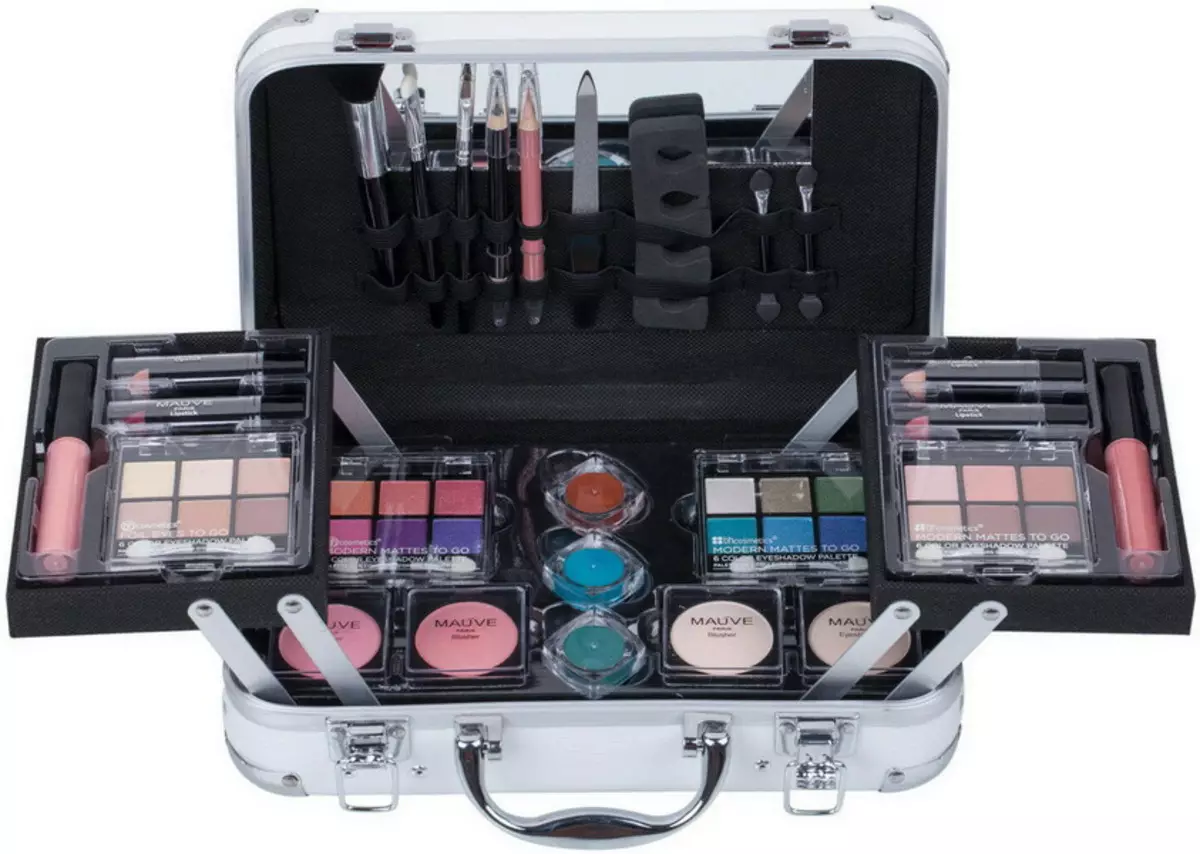 Kosmetika Pouzdra (60 fotografií): kufry na kolečkách, taškách a jiných kosmetických stylu krásy. Volba profesionálních kosmetických případů 4364_18