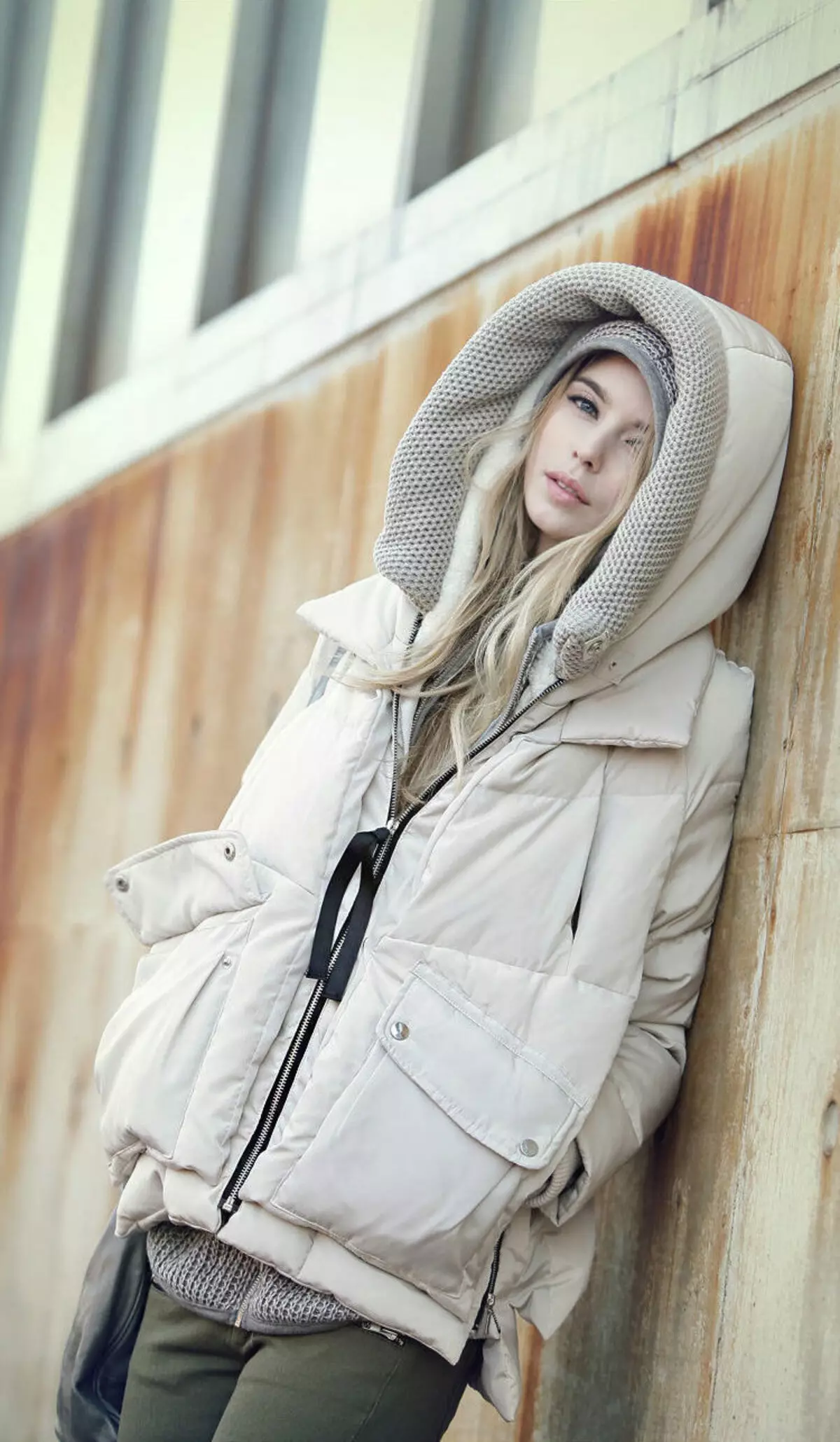 Zagrijane jakne (87 fotografija): Ženski modeli na izolacijskoj sluznici 436_42