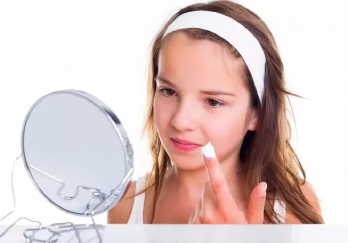 Cosméticos para adolescentes: Cosméticos coreano Características, revisión de kits para nenas 13-14 anos, mellores cosméticos e medios decorativos contra o acne 4385_25