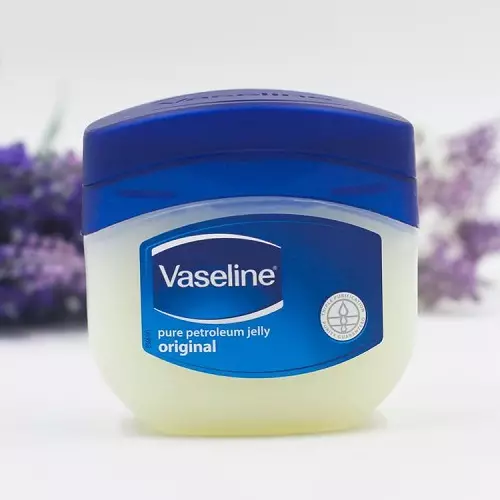 Vaseline Cosmetic (19 عکس): ترکیب و کاربرد. در لوازم آرایشی مورد نیاز چیست؟ مرور اجمالی 