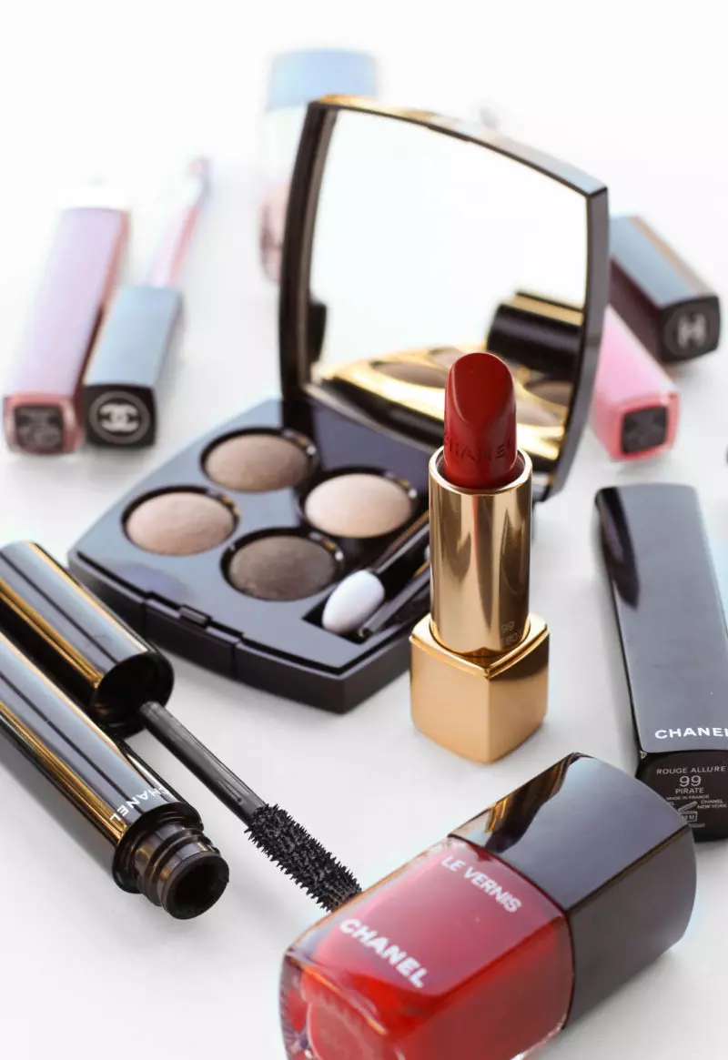 Луксузна козметика: Листа на луксузни козметички брендови за жени, рангирање 4412_15
