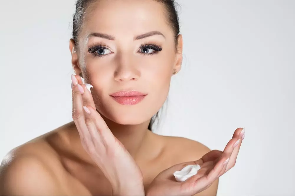 Kosmetik Kora: Siapakah pengeluar? Anti-penuaan Profesional Face Cosmetics, Satu set Kosmetik Perubatan untuk Skin Masalah, Ulasan 4431_20