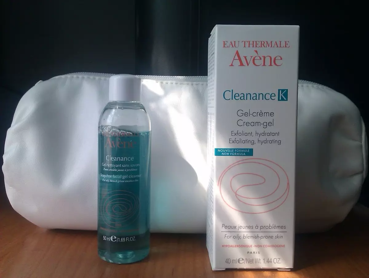 Avene Cosmetics: A gyógyszertári kozmetikumok a problémás bőrre, a gyártó leírása, Sunscreen Vélemények, Cosmetologists Vélemények 4446_17