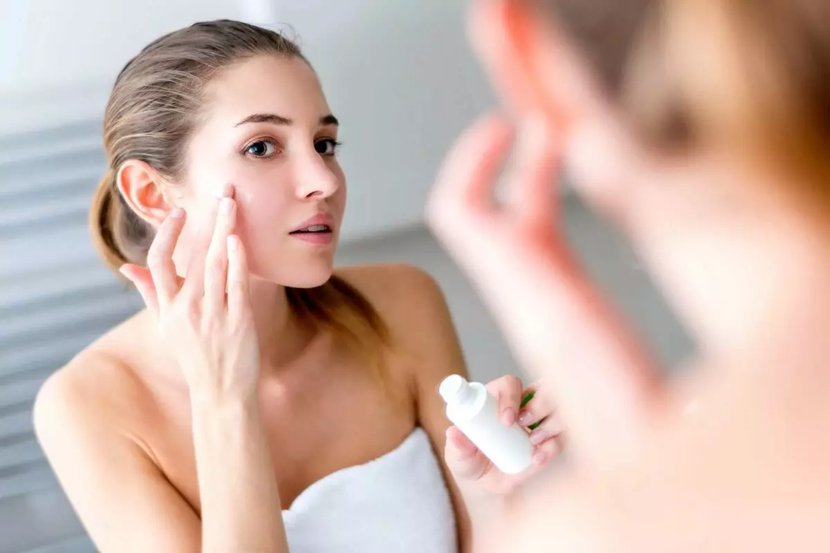 Avene cosmetics: ميزات صيدلية مستحضرات التجميل للمشكلة الجلد، وصف الشركة المصنعة، واقية من الشمس الاستعراضات، مراجعات التجميل 4446_2