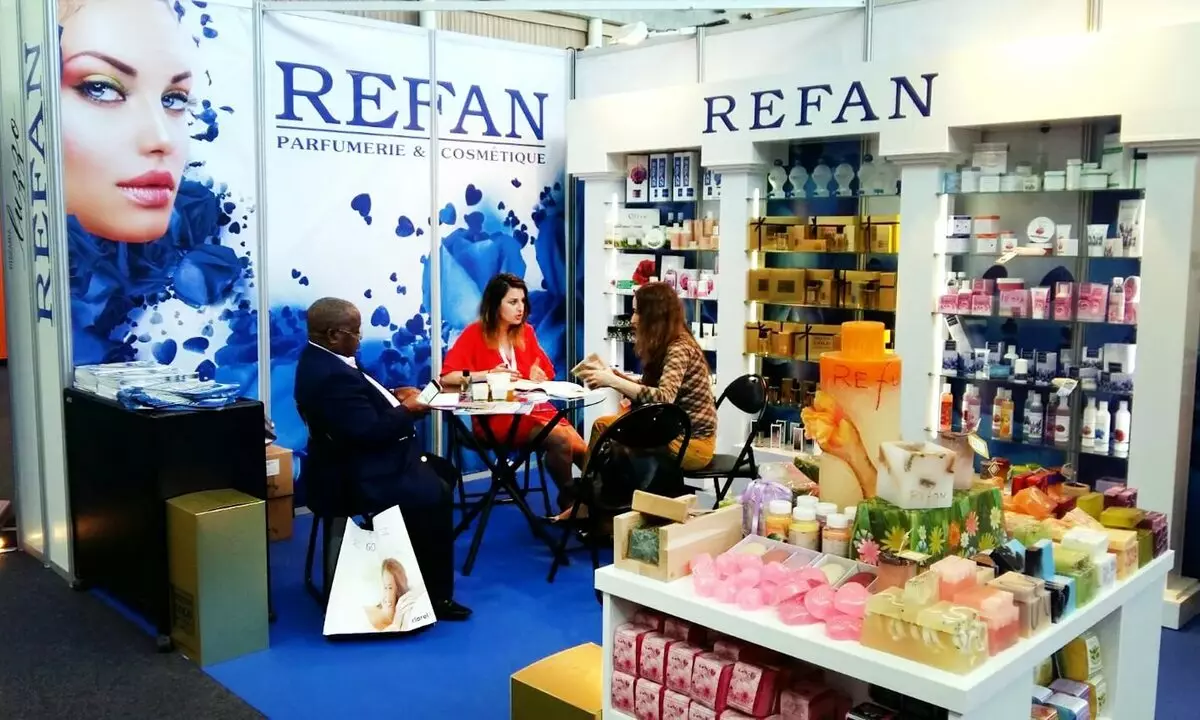 Kozmetîkên Bulgarî: Keçan çêtir e ku ji Bulgaristanê derxînin? Taybetmendiyên kozmetîk ên bi Rose, review of Manufacturers Victoria Beauty and Refan, nirxandin 4449_13