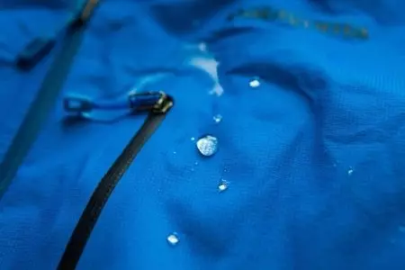 Membrana jakna (80 fotografij): ženski modeli jakne z membrano, kako prati 444_79