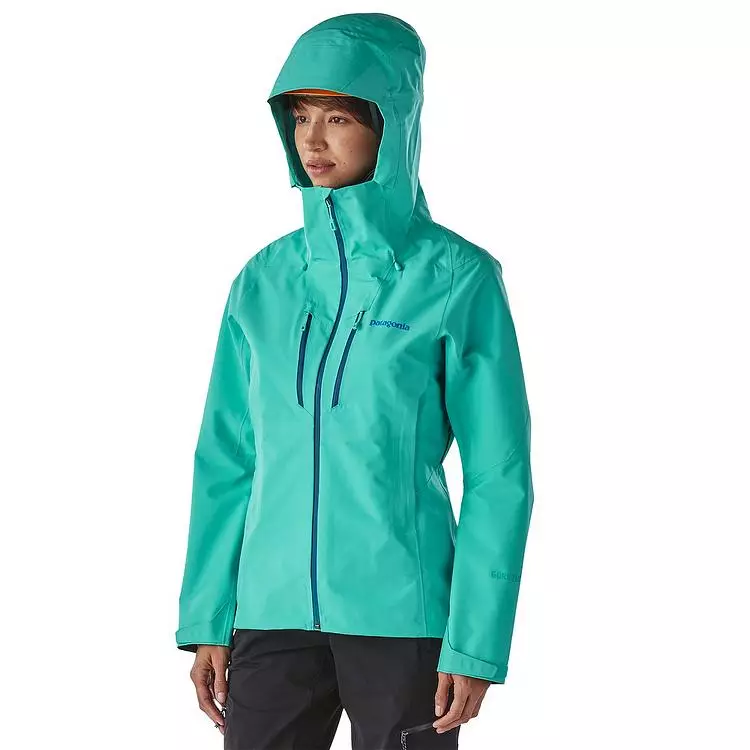 Fırtına Ceketi (40 Fotoğraf): Bir Kadın Branda Turist Fırtına Ceketi Giyiniz 445_12