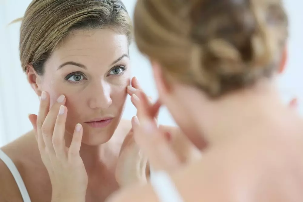 Cosmetici coreani Bergamo: familiarizzare con l'assortimento. Come usare il siero AmPheral e altri mezzi? Recensioni 4480_14