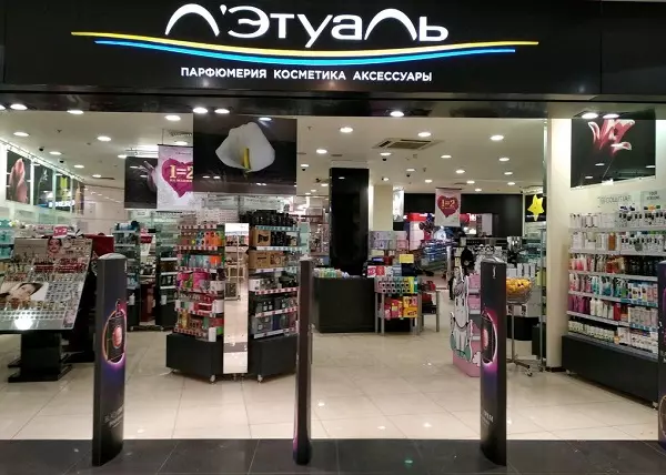 Cosmetics Colistar: Ħarsa ġenerali lejn il-Krema Taljana tal-BB u kożmetiċi oħra dekorattivi u li jħallu mill-Italja. Reviżjonijiet tal-kożmetoloġiċi 4516_3