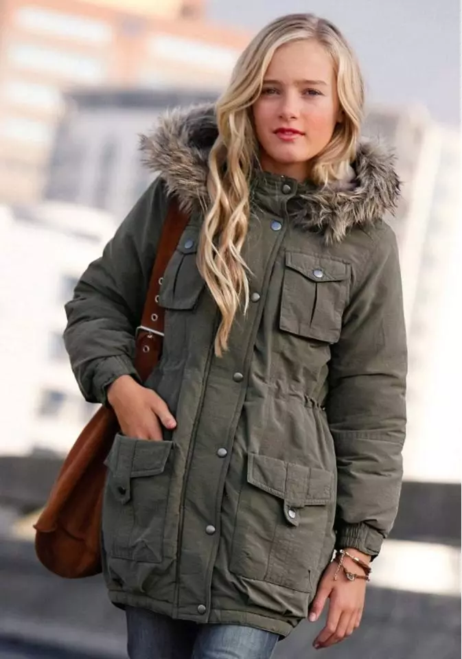 Zimní dámské bundy (132 obrázků): módní modely zima 2021, sport, s kožešinou, jak si vybrat 452_23