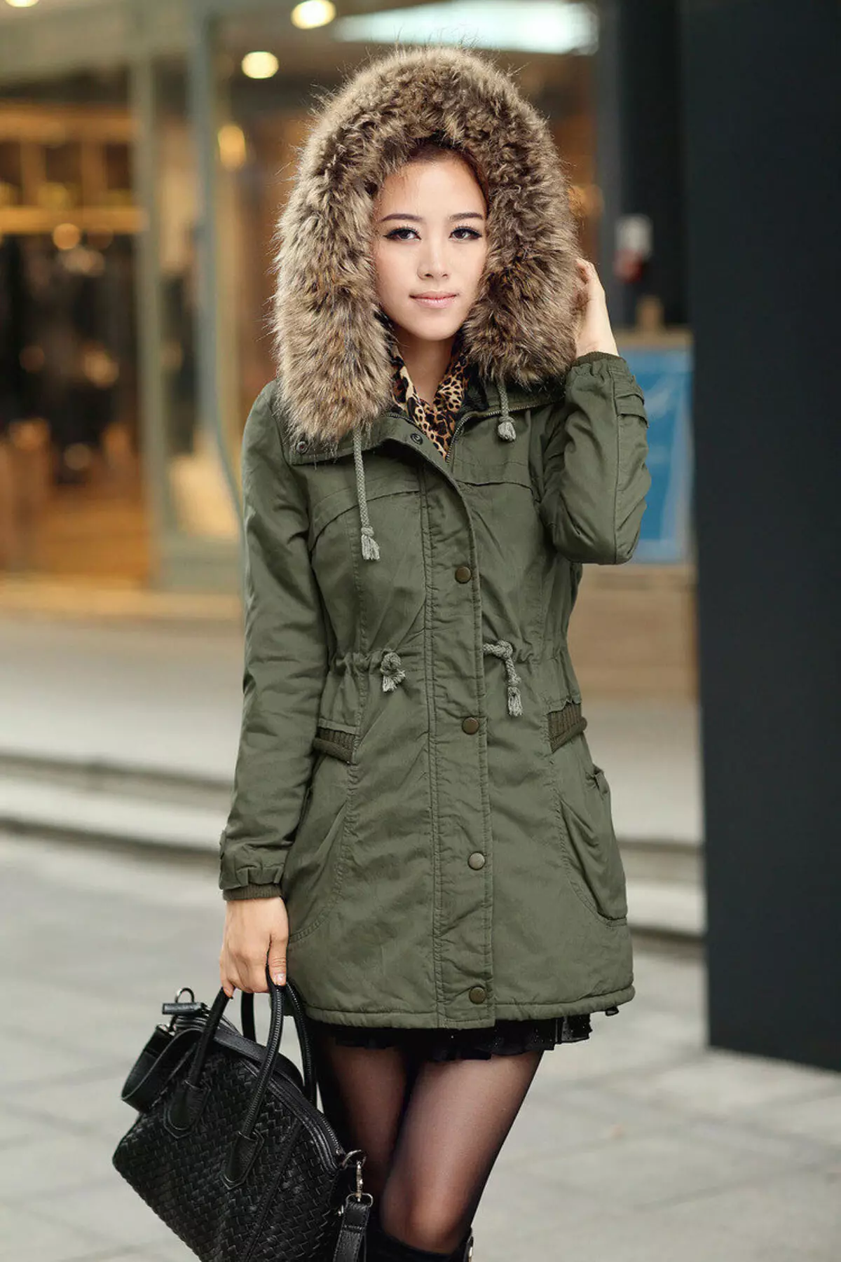 Zimske ženske jakne (132 slika): modni modeli zimi 2021., sport, s krznom, kako odabrati 452_87