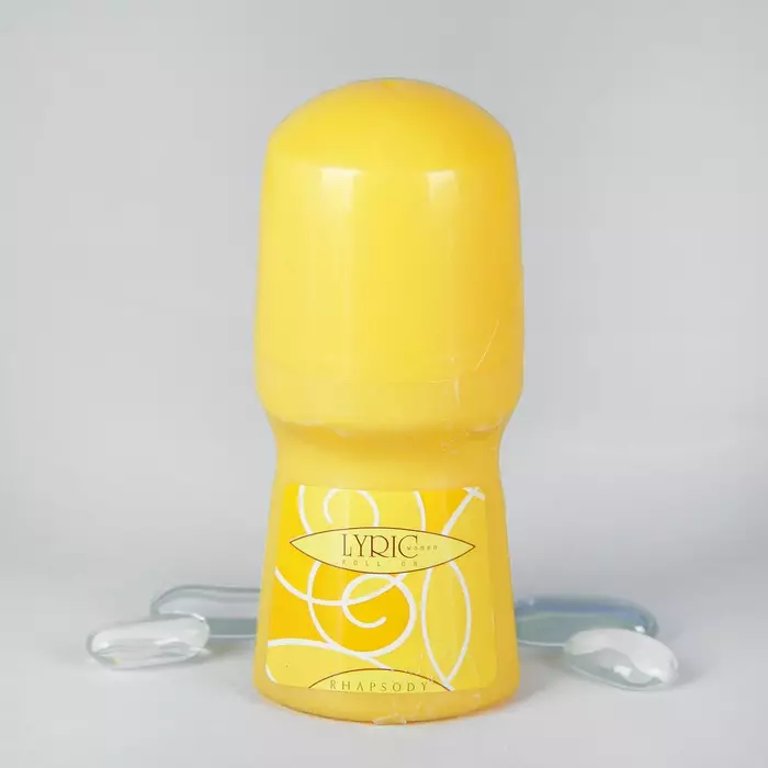 Antiperspirant ji bo jinan: Kindi celebê deodorant jin ji sêvê çêtir diparêze? Dengdan û nirxandin 4543_29