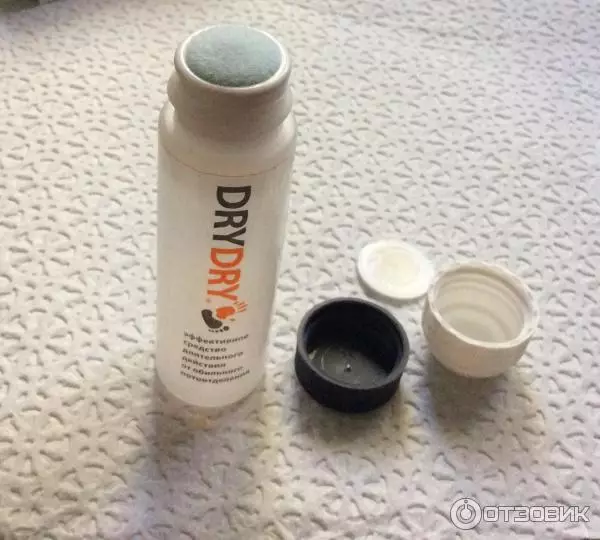 Dry dry deodorants (34 mga larawan): Mga uri ng antiperspirants, mga tagubilin para sa paggamit. Mapanganib ba ang komposisyon ng mga deodorant? Mga review ng mga doktor 4546_28