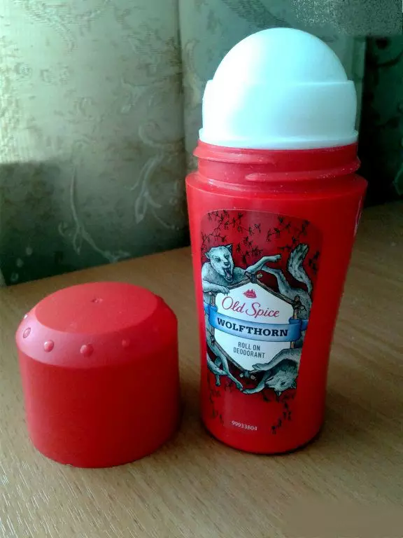 Deodorant Old Spice (22 foto's): Die samestelling van ruikers en soliede sweetweerders vir mans en vroue, tipes wolfthorn en wild, ruik na mans se deodorant 4597_12