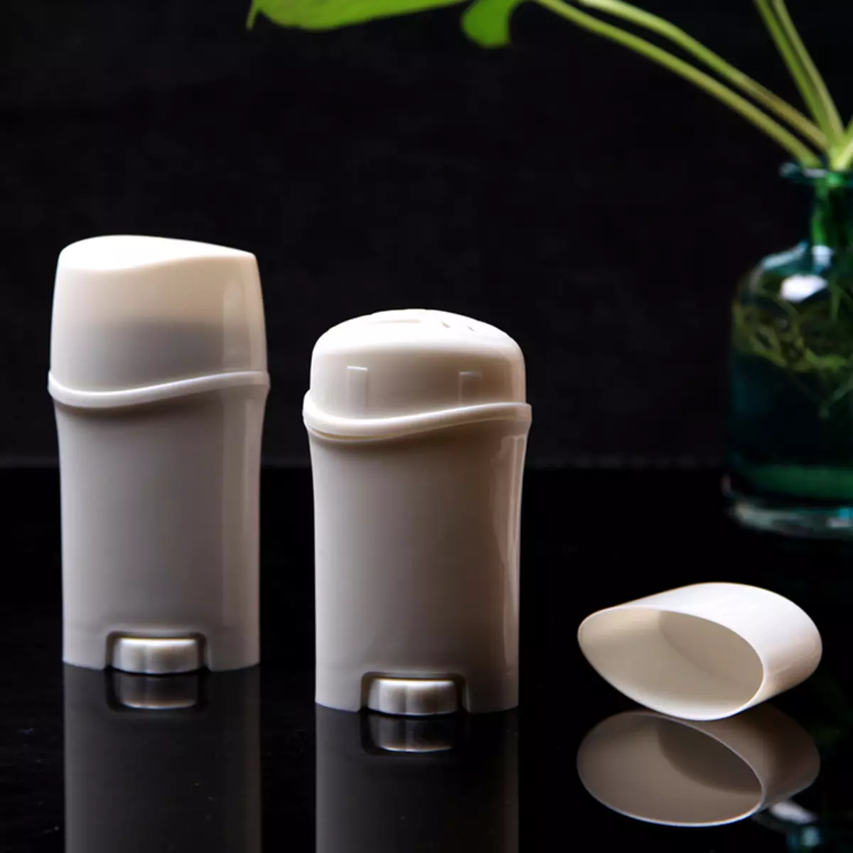 Deodorant me duart tuaja: Receta për gatim për lëngjet natyrore dhe deodorants të ngurta për sqetullat nga djersa me vaj kokosit 4602_10