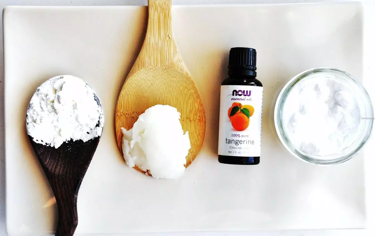 Deodorant s vlastními rukama: recepty vaření pro přírodní kapaliny a pevné deodoranty pro podpaží z potu s kokosovým olejem 4602_4