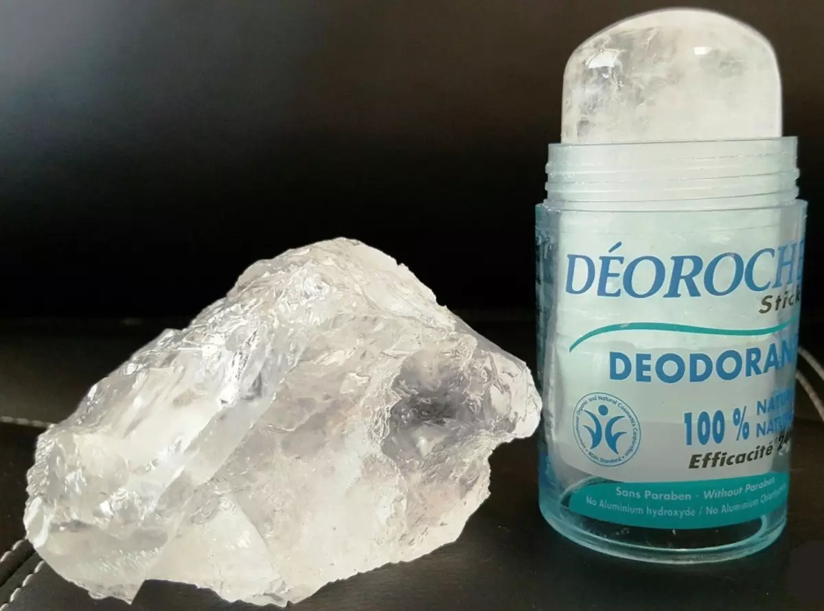 Natirèl deodoran: pi bon deodoran yo òganik ak natirèl soti nan sant la nan swe. Revizyon nan san danje epi efikas deodoran-espre ak baton 4633_10