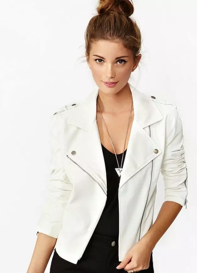 白色夹克（37张照片）：女士型号，穿什么 468_10