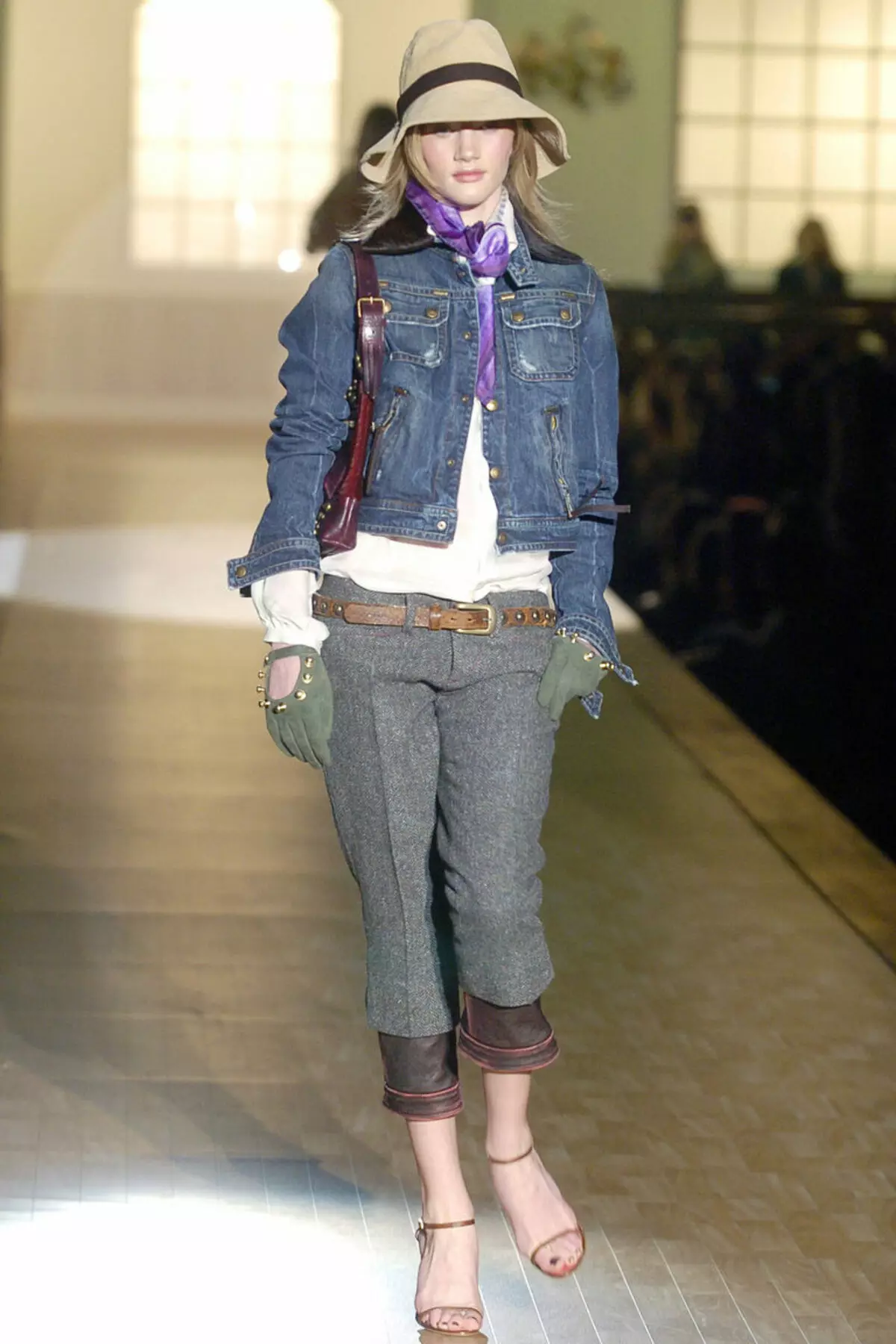 Ko valkāt džinsa jaka (116 fotogrāfijas): iespaidīgi sīpoli un attēli, ar džinsiem, sundress, svārki, krekls, ar ko apvienot džinsi 470_33
