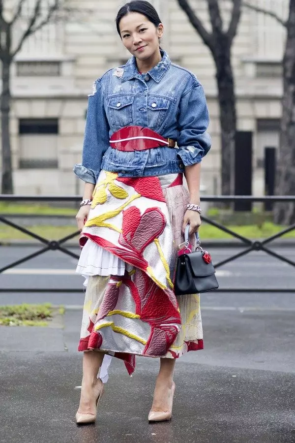 Was tragen Sie eine Denimjacke (116 Fotos): Spektakuläre Zwiebeln und Bilder, mit Jeans, Sommerkleid, Rock, Hemd, mit dem, was um Jeans zu kombinieren 470_66