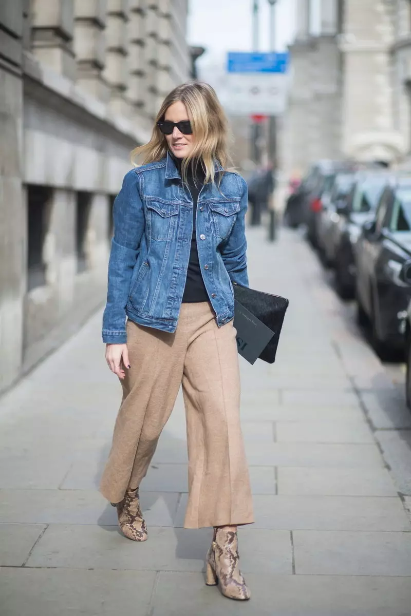 Qué llevar una chaqueta de mezclilla (116 fotos): espectaculares cebollas e imágenes, con jeans, sundress, falda, camisa, con qué combinar jeans 470_78