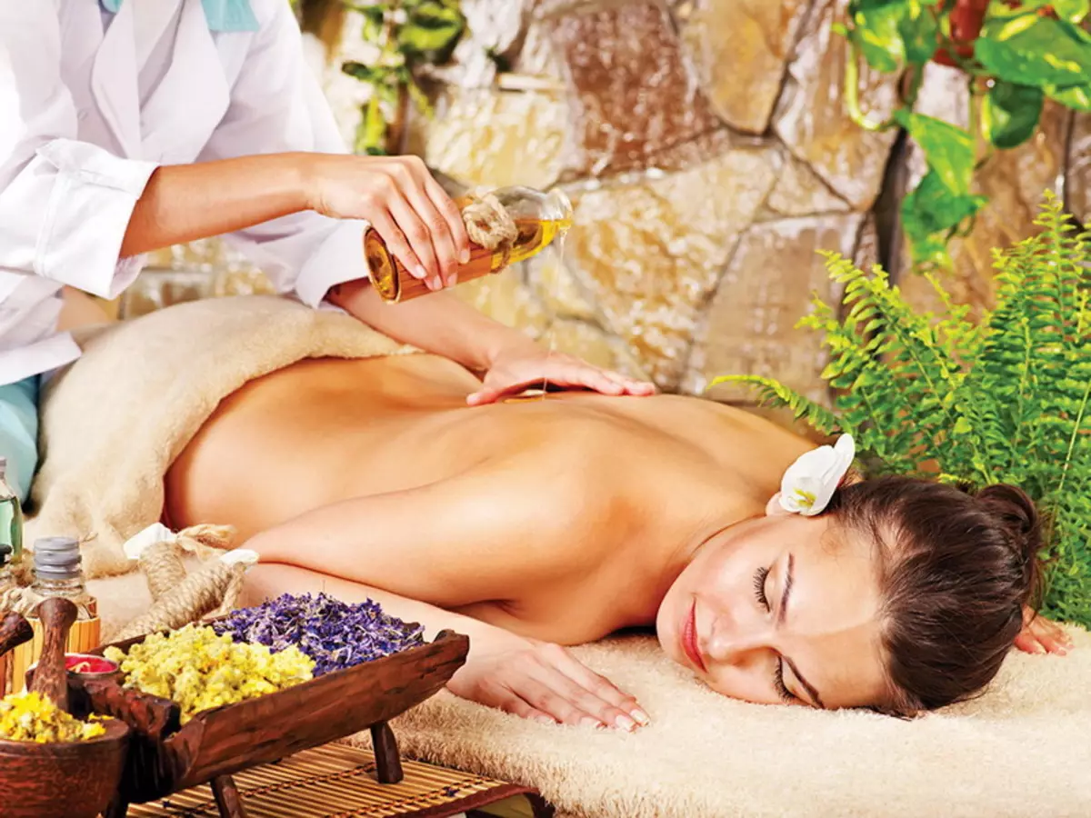 Massage olja (68 bilder): Vad är massageoljan att använda för kroppen och ansiktet? Top Professional Essentials 4741_63