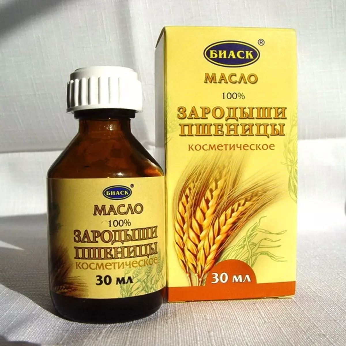 Маслото за коса (37 снимки): Какво е най-доброто и полезно етерично масло? Прилагане на праскови и марокански фондове, ревюта 4751_27