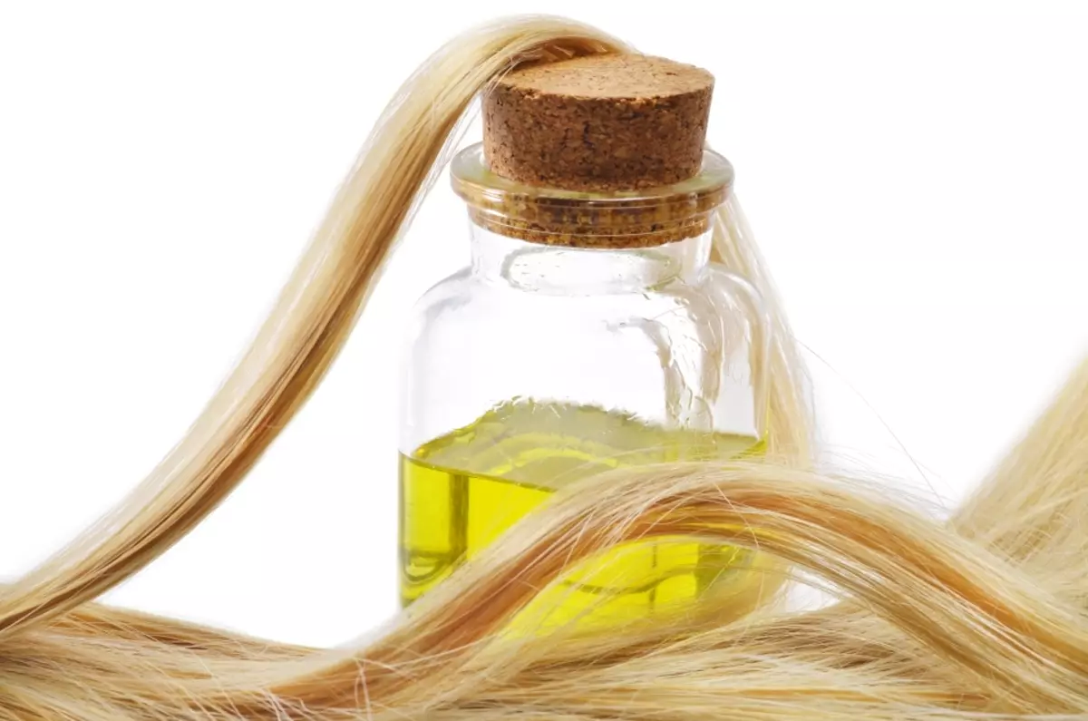 面膜从油的头发：使组合物在家里必不可少的提取物，蜂蜜和鸡蛋的卷发，评论成长 4777_4